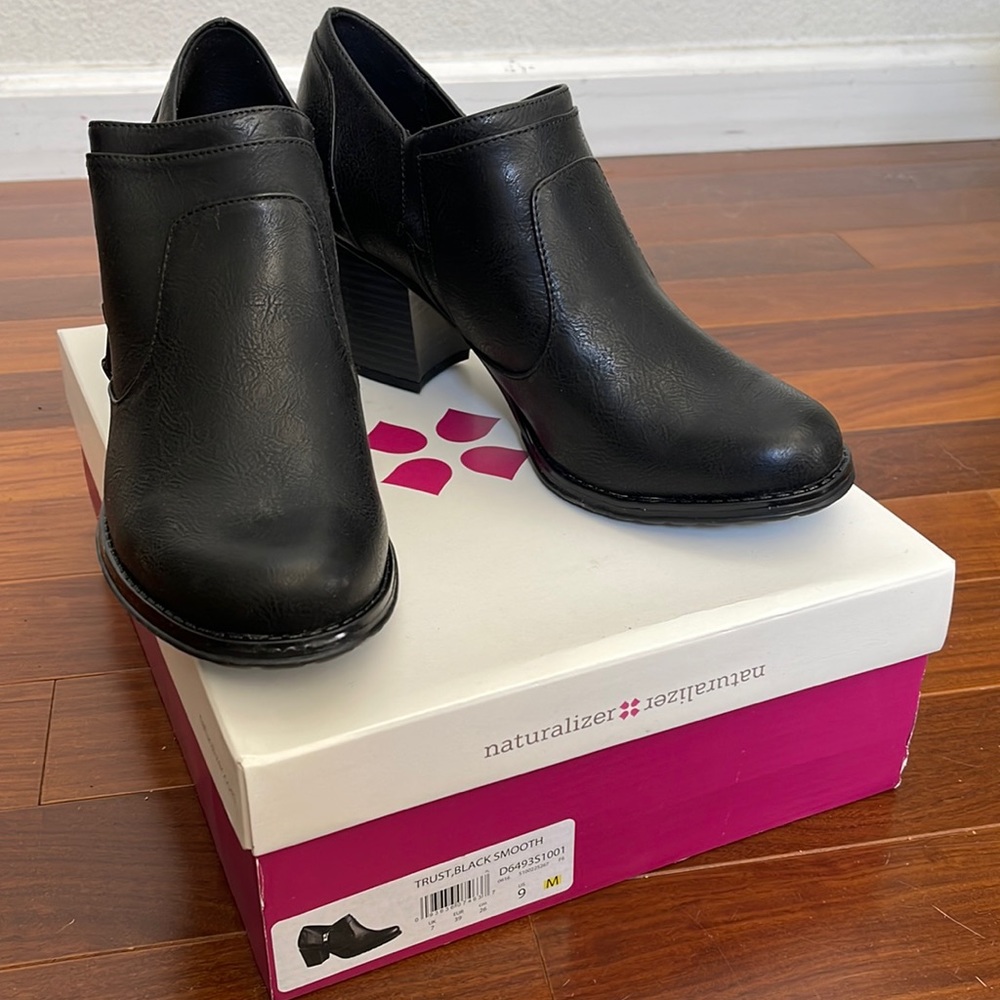 Naturalized Boots size 9M
